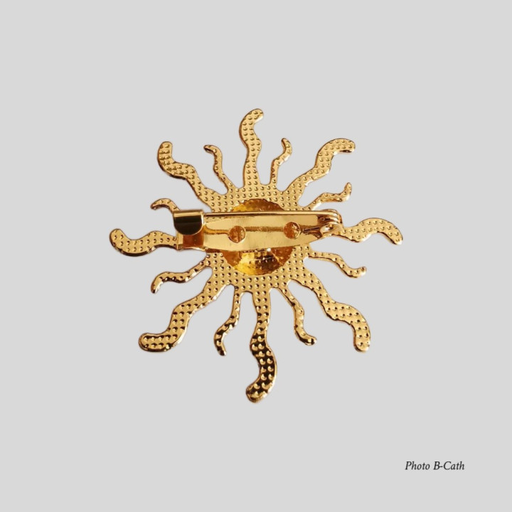 Broche dorée en alliage de zinc soleil lisse dorée